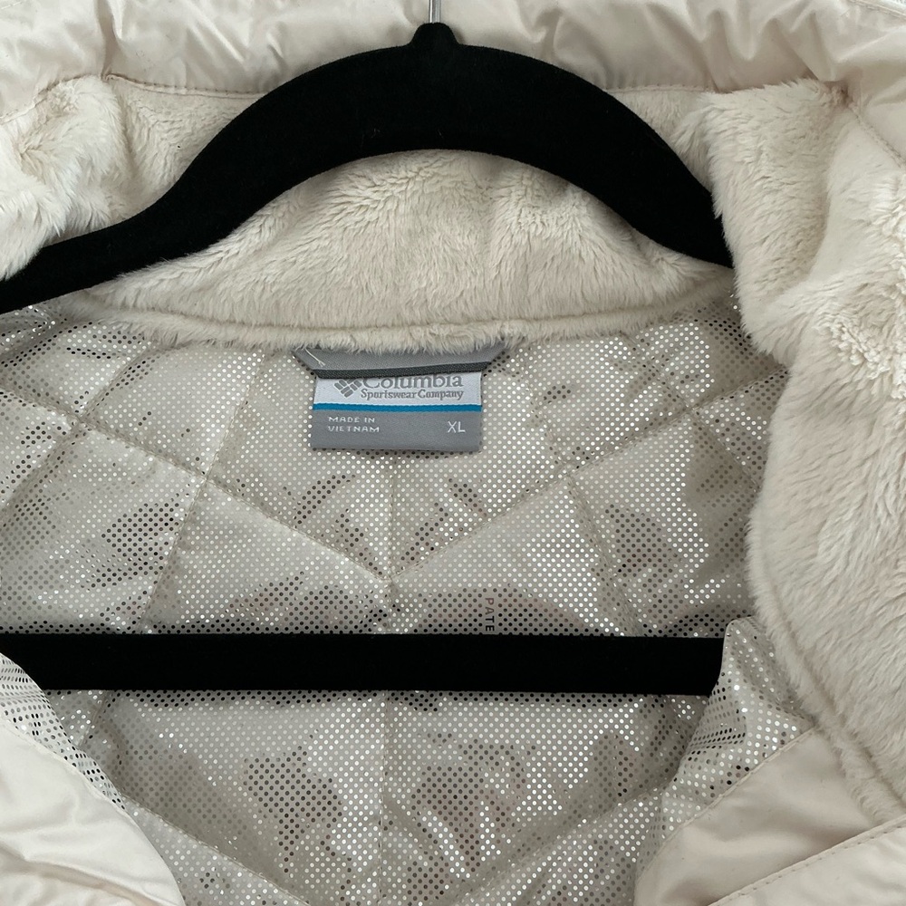 NWT Columbia Women's Heavenly Quilted Vest - Cream/Off-White, size XL. - Picture 8 of 10